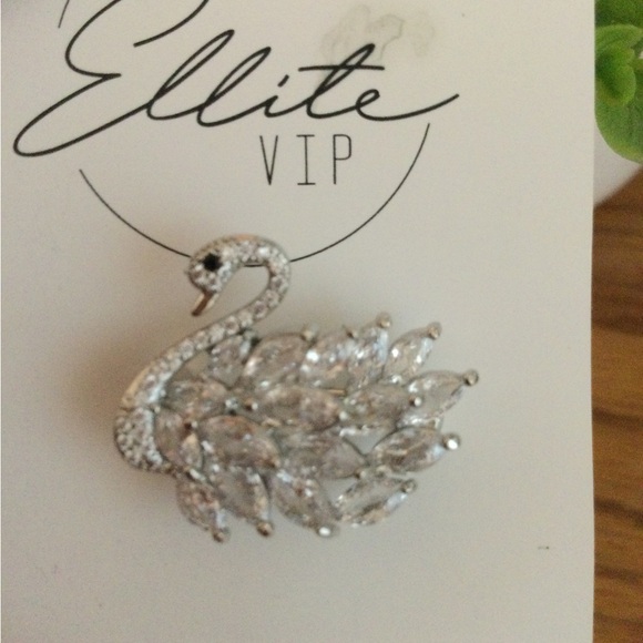 NWT Crystal Swan Brooch - Picture 5 of 7